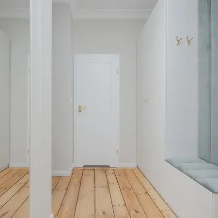 Elegant Grojecka In By Renters Apartment