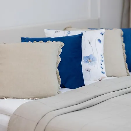 Elegant Grojecka In By Renters Apartment *