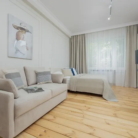 Elegant Grojecka In By Renters *