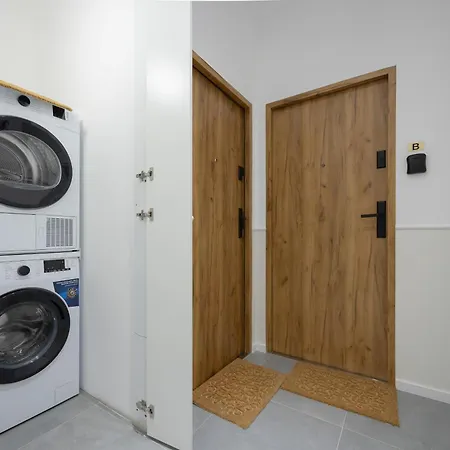 Elegant Grojecka In By Renters 아파트