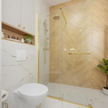 Elegant Grojecka In By Renters *