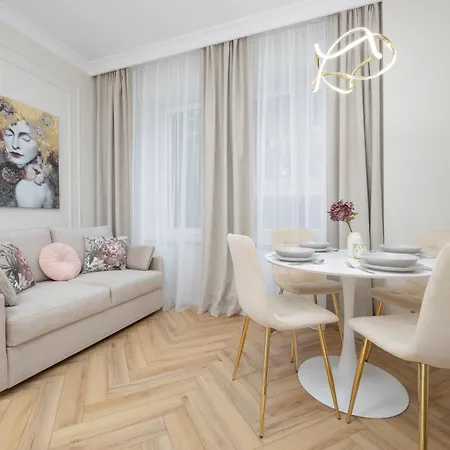 Elegant Grojecka In By Renters *